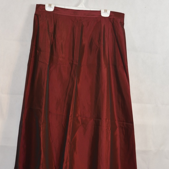 Red/Burgandy Taffeta-Like Long Skirt SZ 16 Career Elements - Picture 2 of 3